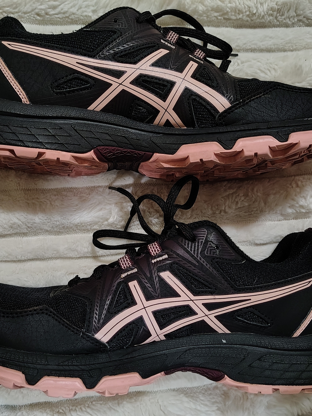 ASICS Women's Black & Light Pink Running Shoes